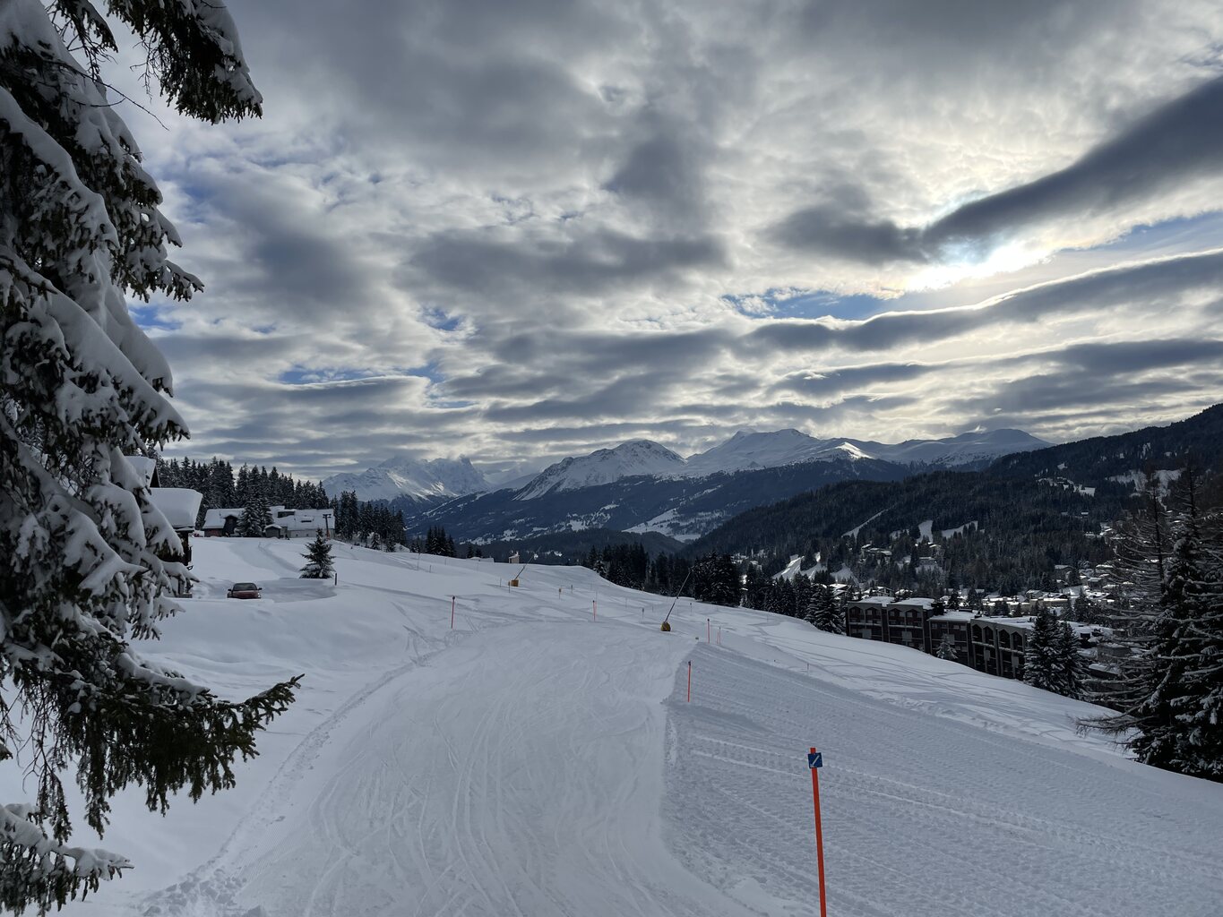 Die 30 mündet unterhalb vom Crest'ota in die "normale" Talabfahrt.