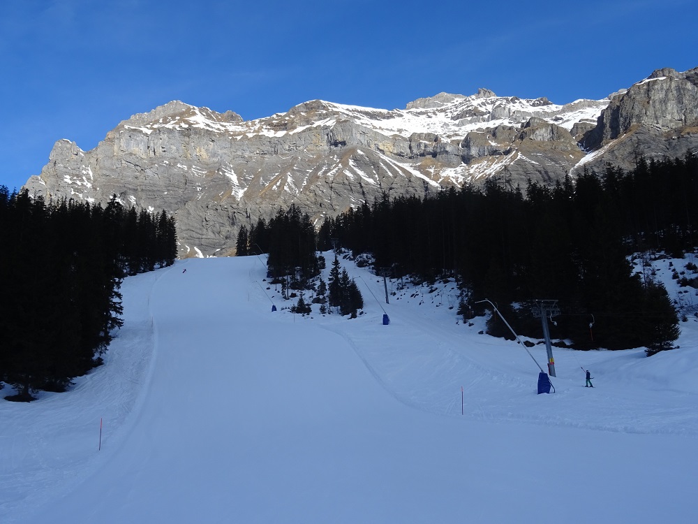 Skilift Bire, er ersetzte ein Habegger Lift von 1977, der zuvor acht Jahr im Dorf gestanden hat.