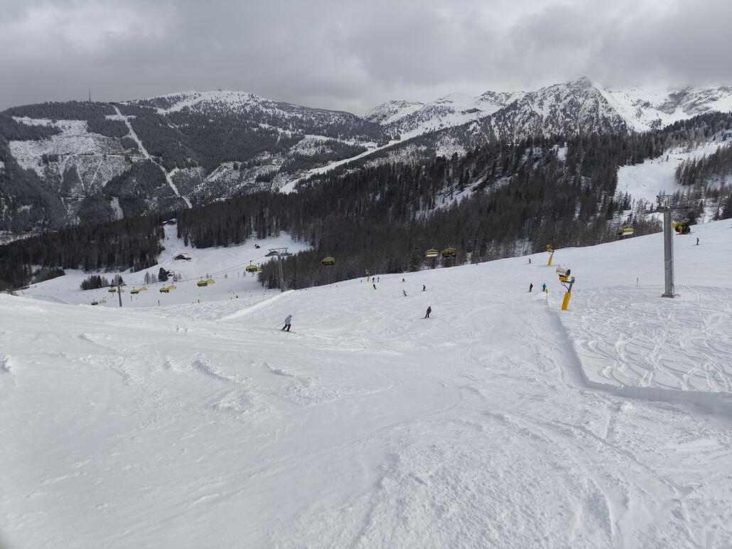 Mitterhaus. Der Schnee auf der Planai ist besser wie am Hochwurzen