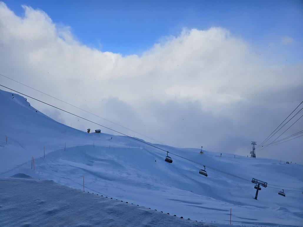 20260215_083759.jpg (445.03 KiB) 1134 mal betrachtet Wolkenspiele morgens am Gurschen