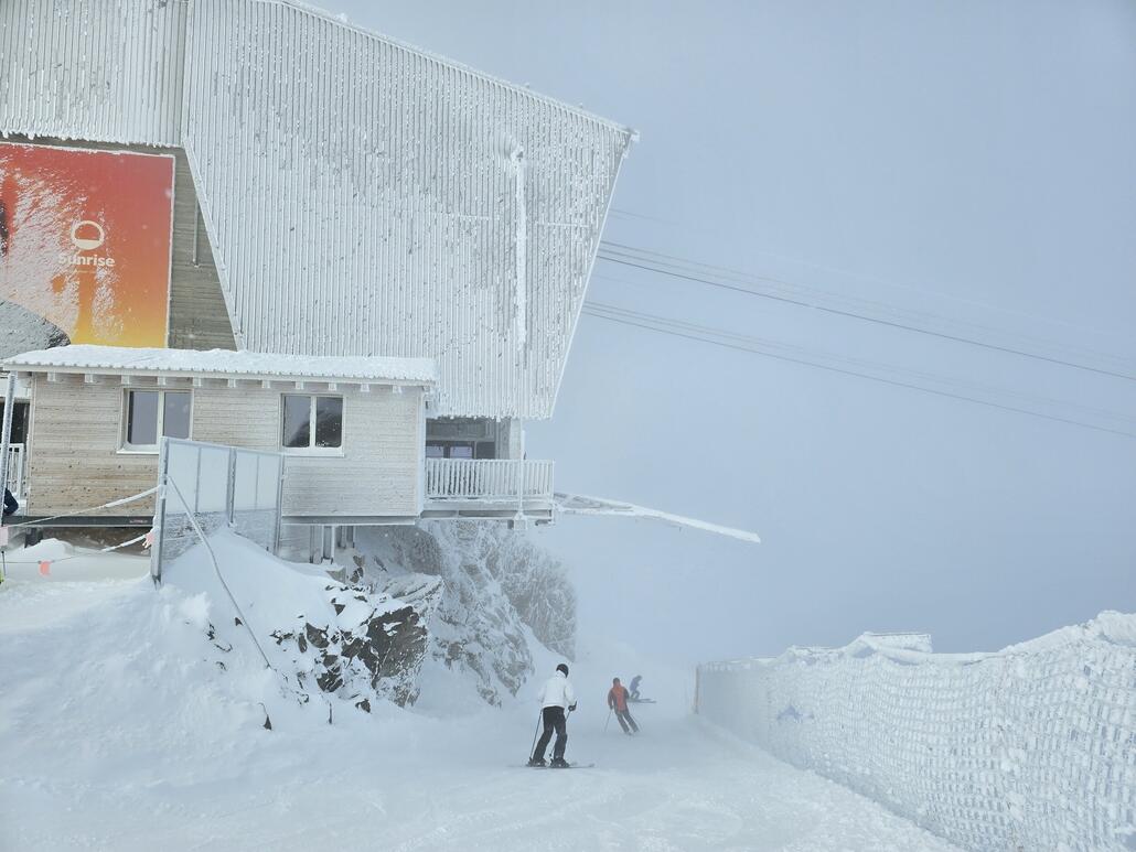20260215_092422.jpg (824.36 KiB) 1134 mal betrachtet Auf dem Gemsstock ziemlich neblig