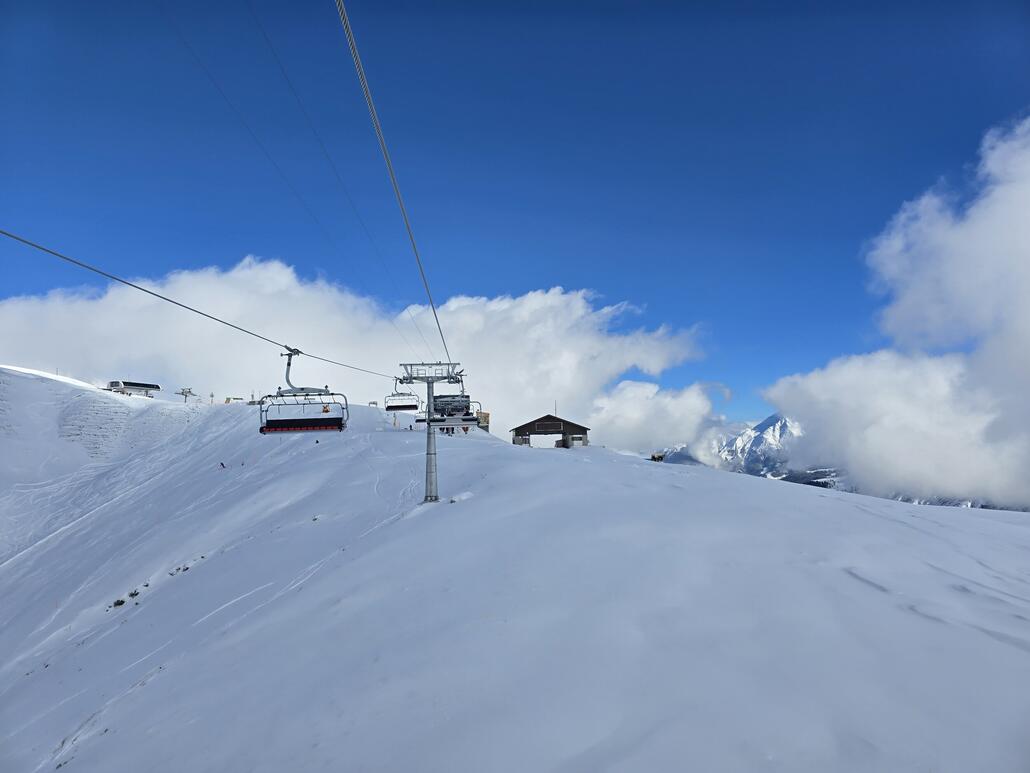 20260215_123902.jpg (363.25 KiB) 1134 mal betrachtet Auf Cuolm Val nach dem Mittag