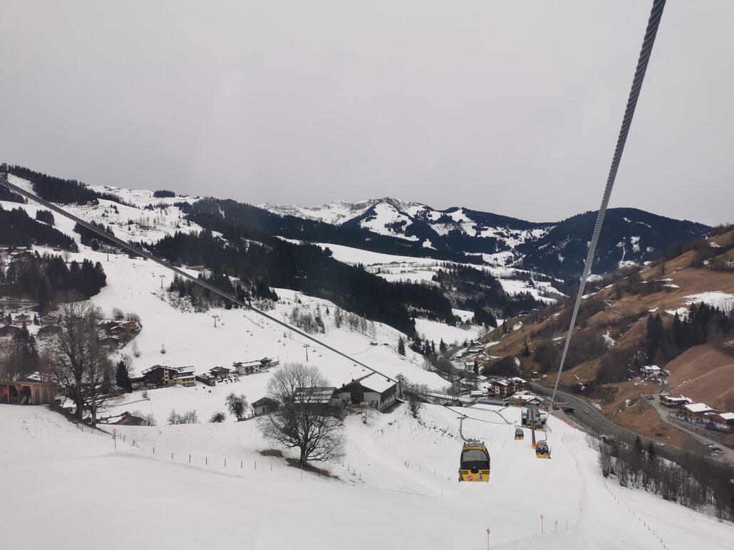 2. Bereits in der Sinalcobahn. Es liegt in den Nordalpen einfach viel zu wenig Schnee. Sonnenhänge praktisch ganz rauf aper.