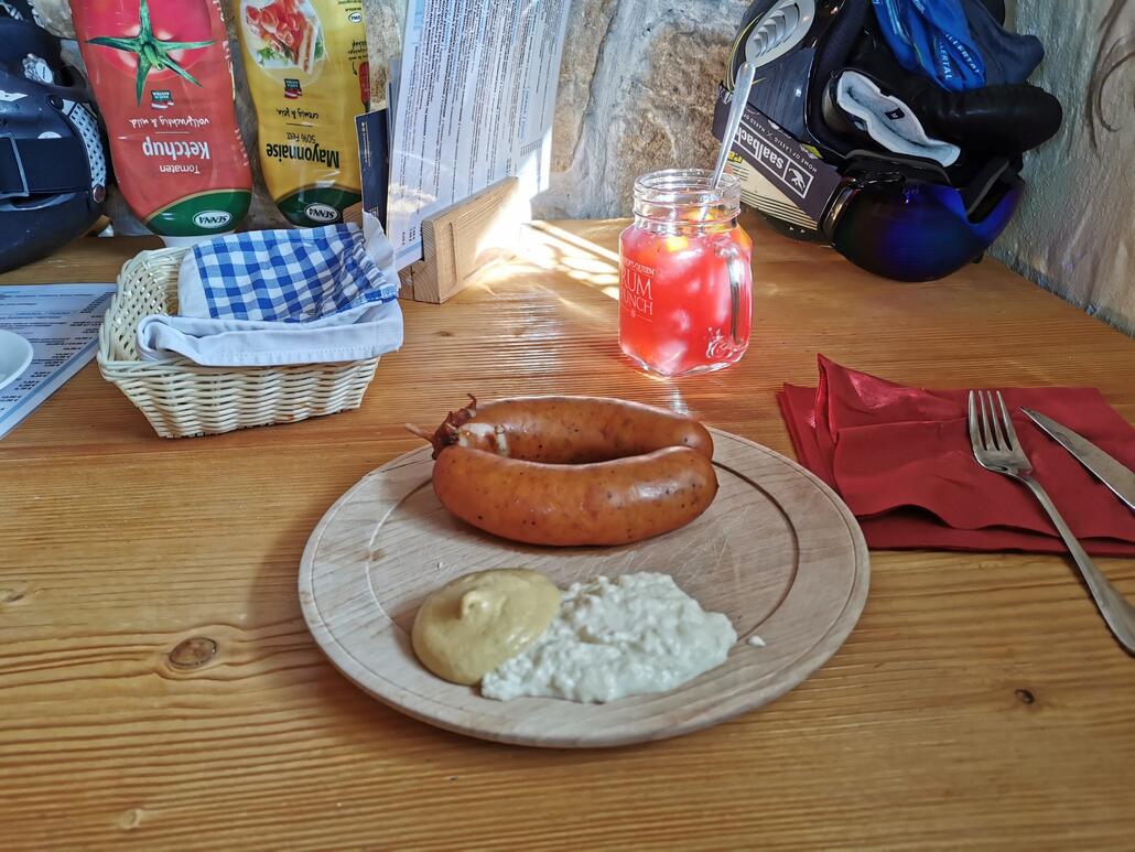28. Deswegen gibts erstmal eine Karawankenwurst. ;)