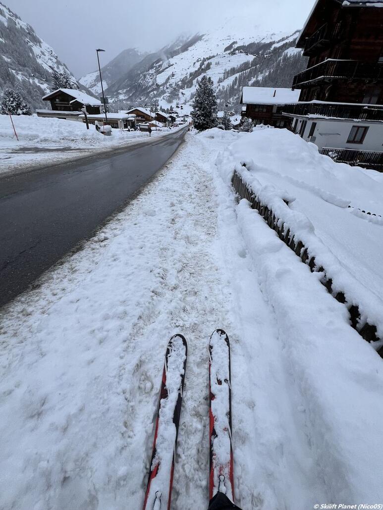mit den Skiern bis nach Hause