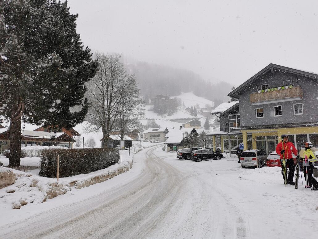 1. Starten wir also unseren Skitag in Heiligenblut  - mit ordentlichem Schneefall.