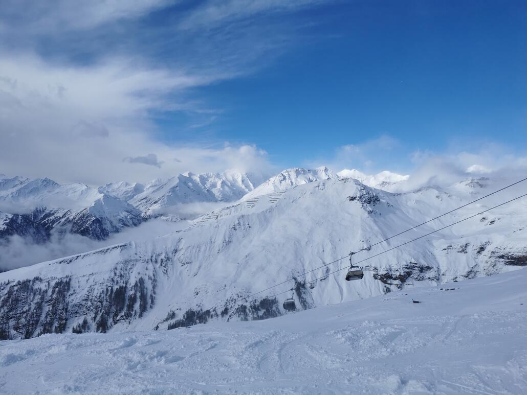 17. Es klart auch heute immer mehr auf. Blick in Richtung Großglockner. Noch befindet er sich hinter einer Wolke.