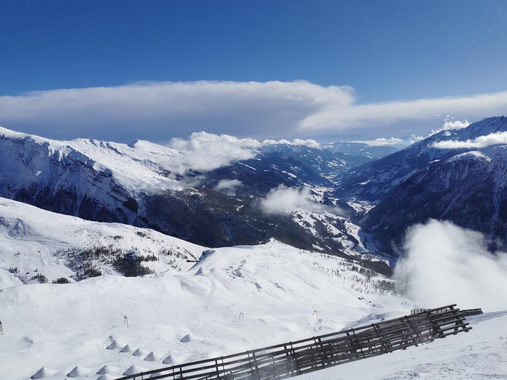 20. Auch wenn nicht grad viel Schnee liegt, wird mal die linke Abfahrt über die Seppenalm getestet.