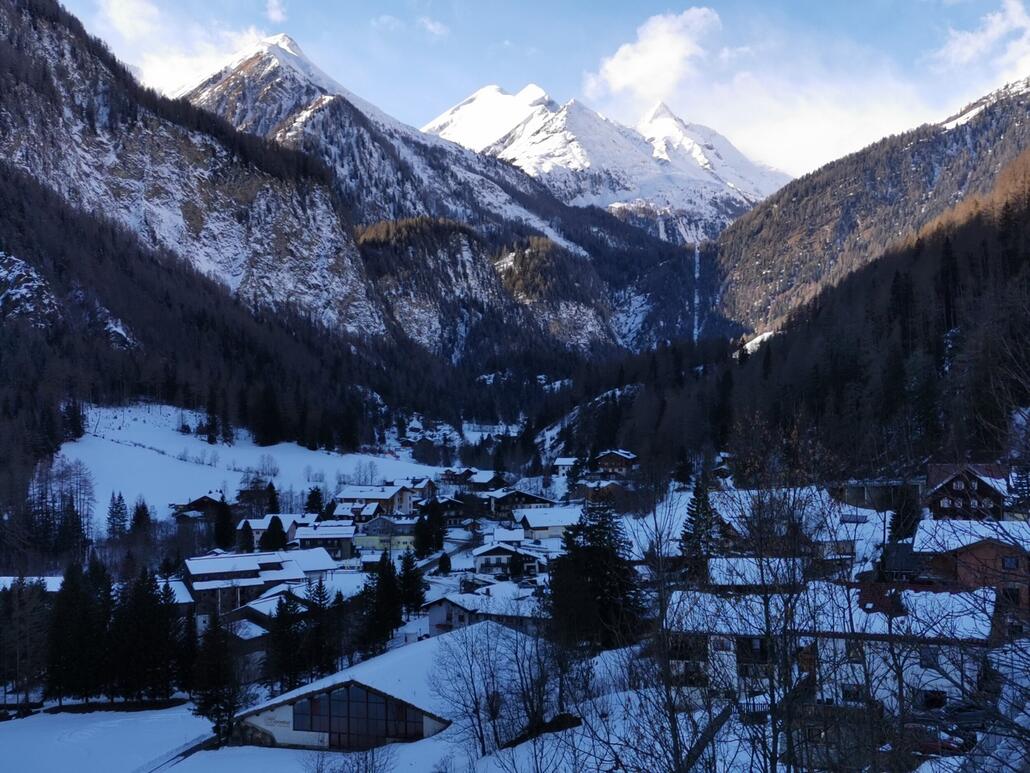 24.Abschließender Blick auf Heiligenblut. Hier wird es früh wieder schattig. Oben am Berg nicht.
