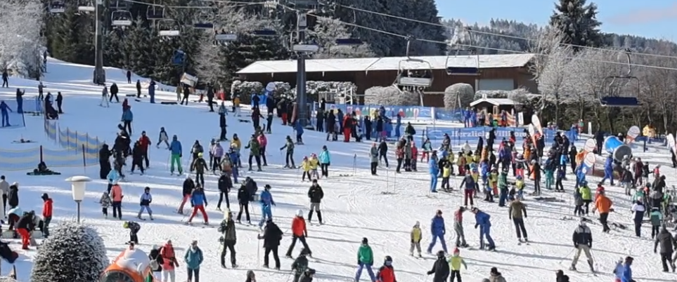 Screenshot 2026-02-17 at 08-41-18 Webcams Skiliftkarussell Winterberg.png