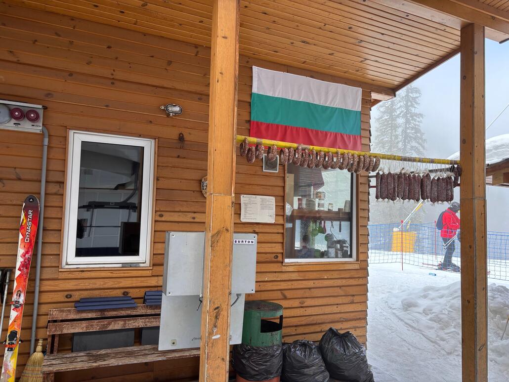 Bulgarien ist zu Fleischlastig (Mosta Sesselbahn Talstation)