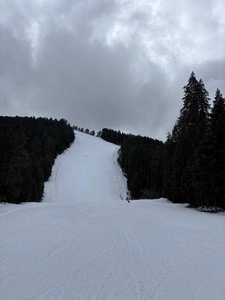 Schwarzer Teil der Piste 16