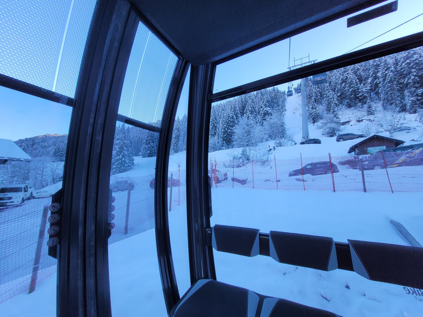 Design gefällt mir gut. Unglaublich leise und gemütlich.