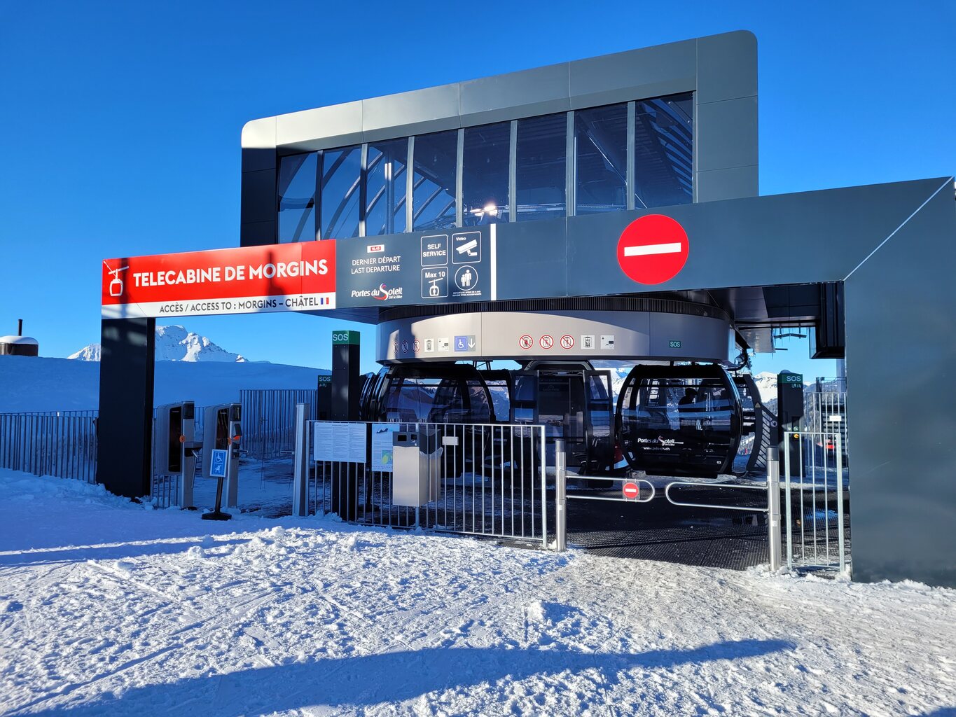 Ausstiegsbereich, das Tor geht automatisch auf bei Verlassen der Station