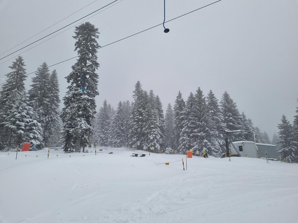 Bergstation Les Rasses 1 und Start des Les Rasses 2. Der 3er geht von unten direkt hoch