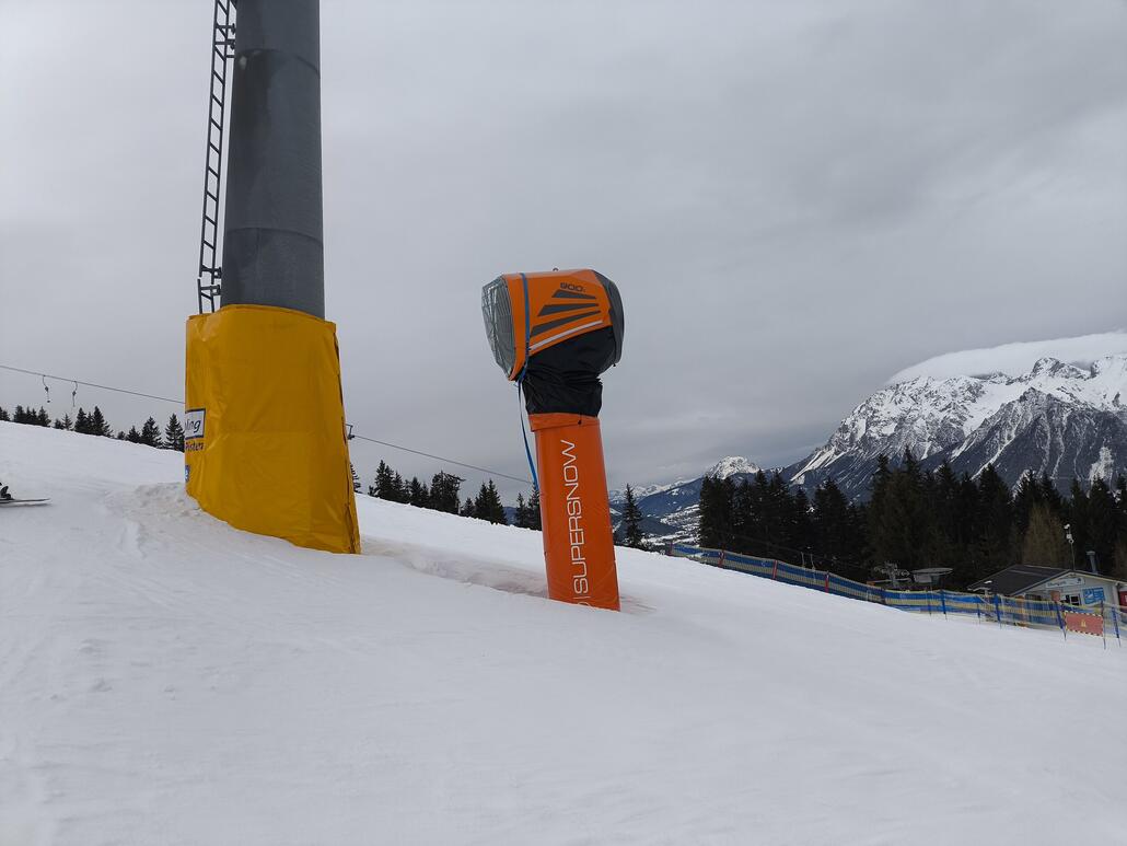 Eine Supersnow in Haus? Der blaue Spanngurt muss aber die Plastikschale halten
