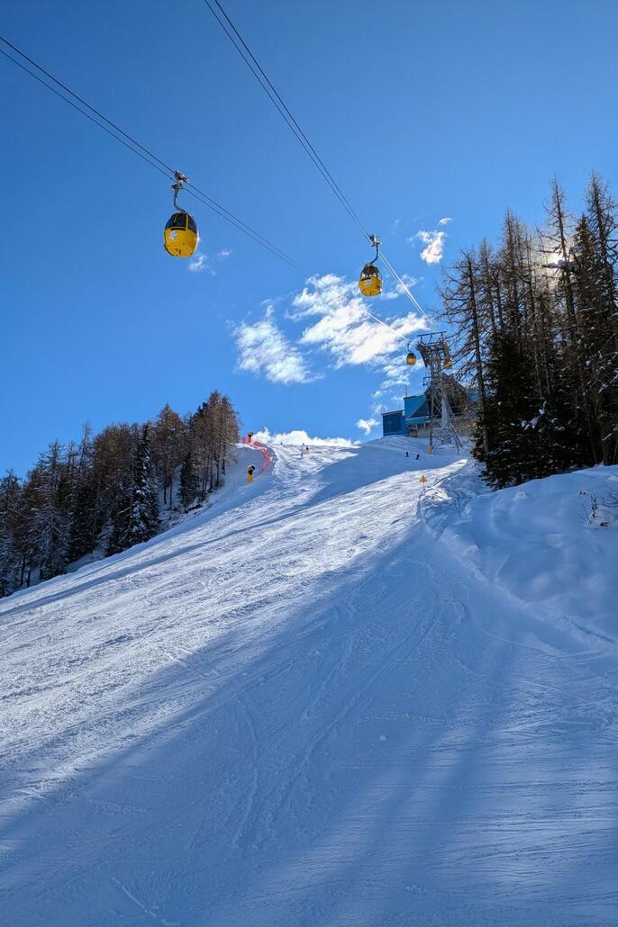 Blick auf die Gran Risa. Ab hier wurde es spürbar leerer. Unten in La Villa und auch in La Crusc war es beinahe leer. Alle auf der Ronda unterwegs.
