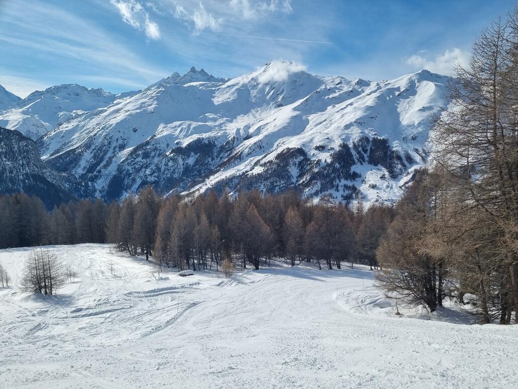 Schnee im oberen Teil wirklich sehr gut.<br />Hier eine Variante vom Ausstieg rechts