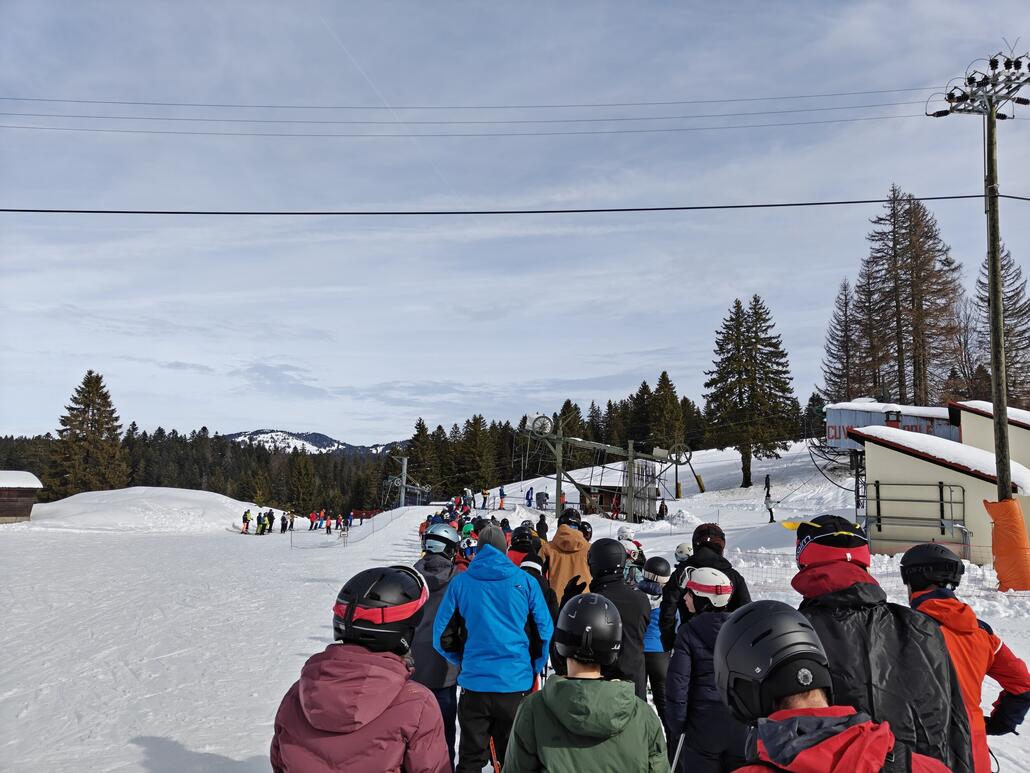 Lange Schlange am Cuvaloup