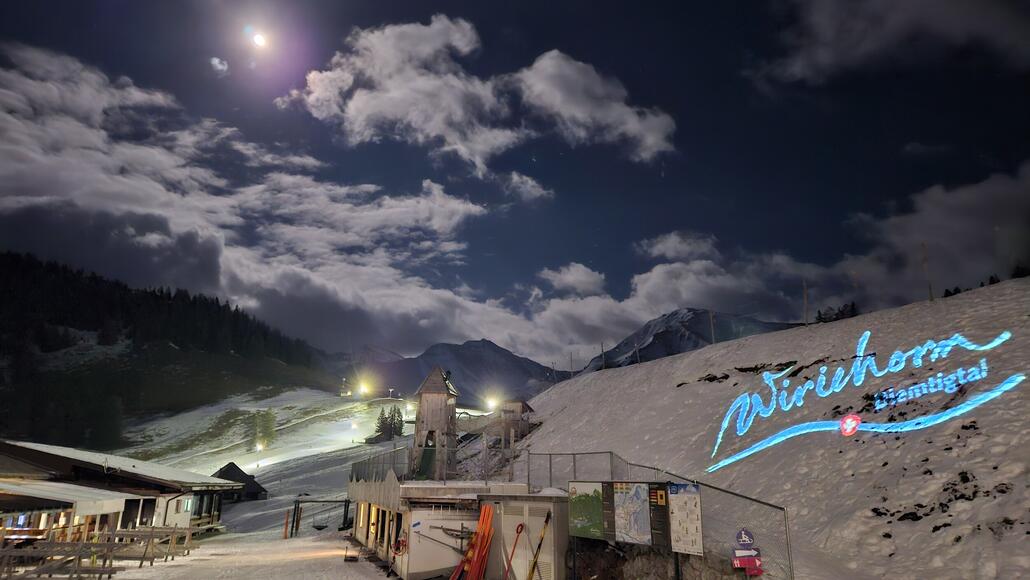 Das Nachtski- und Schlitteln jeden Freitagabend stösst erfreulicherweise auf grosse Beliebtheit