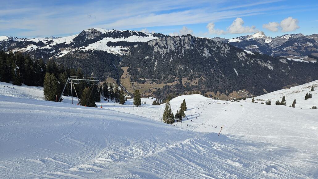 Standardbild, oben perfekte Verhältnisse und am Gegenhang wie fast immer, wieder alles grün