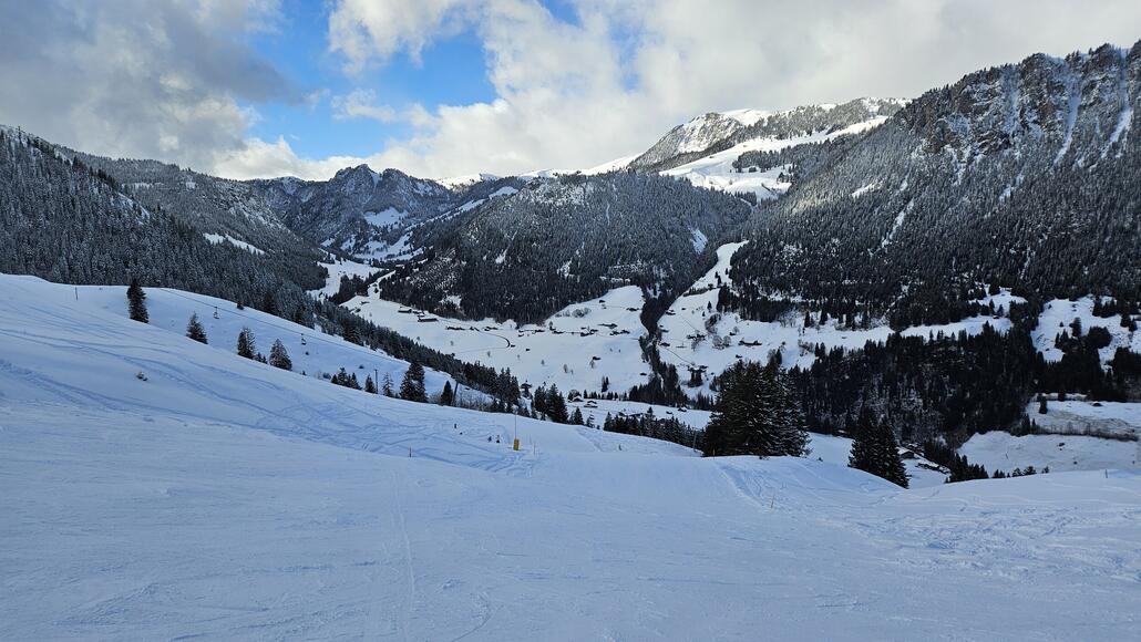 Seltener Anblick, das gesamte Dientigtal in weiss