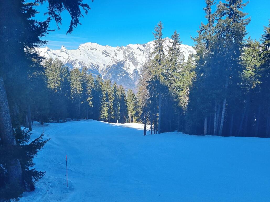Seltsam glatt an einigen Stellen. Wenn ich es nicht besser wüsste, wäre ich sicher dass das Kunstschnee ist