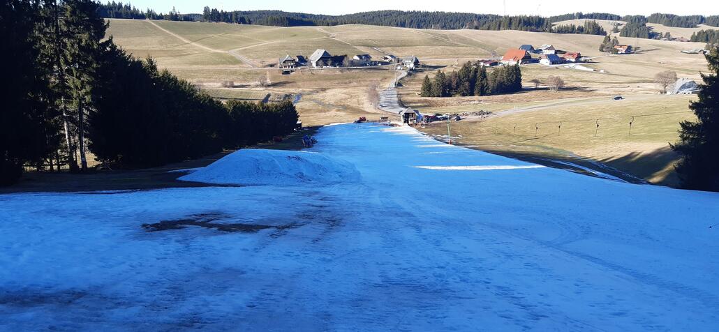 Blick ins Tal und in den Frühling