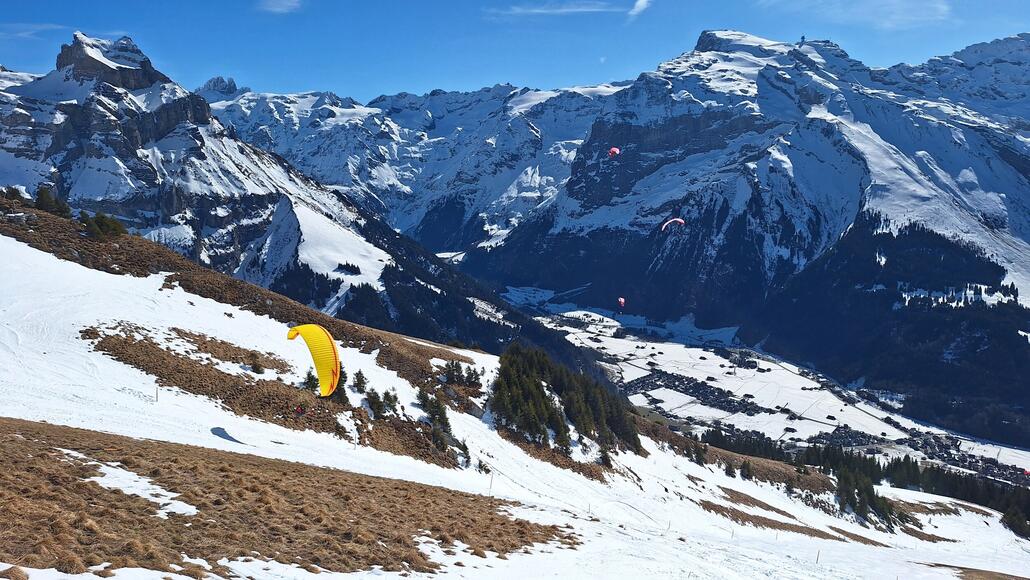 Mehr Gleitschirmflieger als Skifahrer