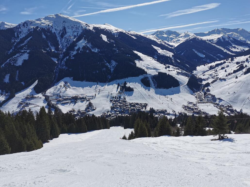 6. Bereits am Reiterkogel. Die Standardabfahrt hat ja jetzt auch eine Beschneiung. Sonst wäre sie wieder nicht geöffnet. Das ist sicher eine meiner Lieblingspisten. Immer gut zu fahren. Vormittag und Nachmittag. Und wenig frequentiert.