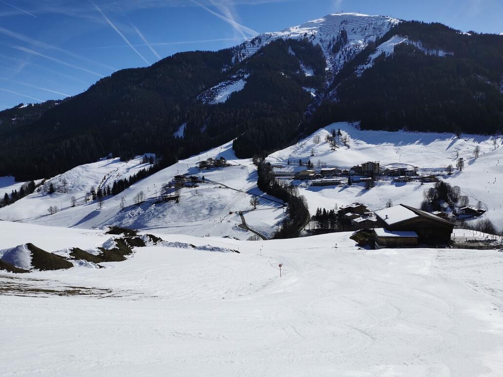 8. So. Und jetzt zweigen wir von der Standardroute ab auf die rote 78. Die ist normalerweise noch seltener geöffnet als die Standardabfahrt. Muss wohl auch eine Beschneiungsanlage bekommen haben.