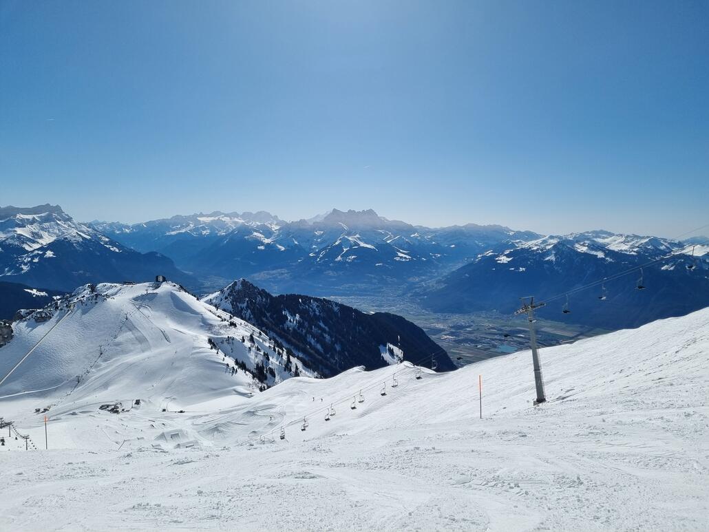 Tiefblick ins Chablais und zu den Dents du Midi