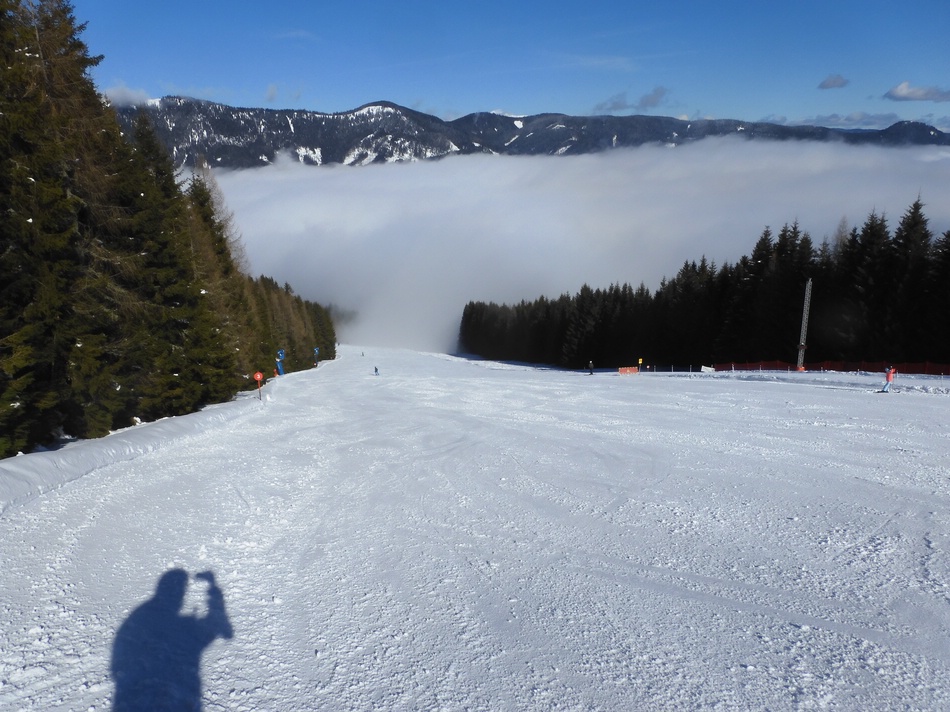 Auf der Kaltenbach-Fispiste. Blick hinunter...