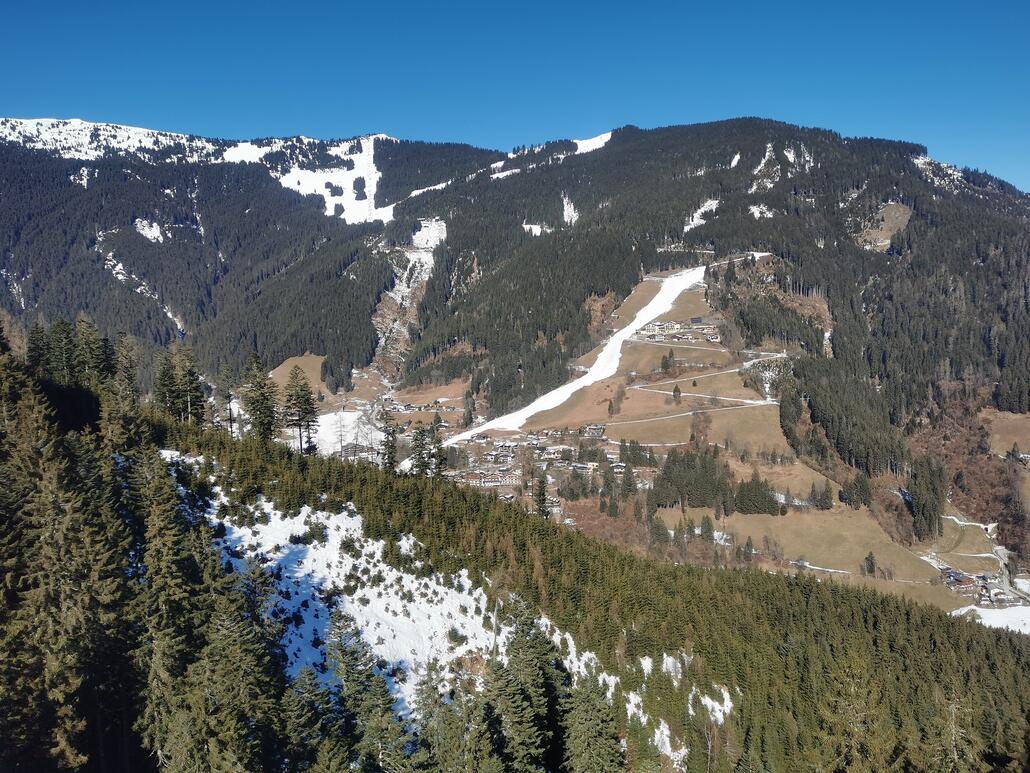 5. Blick auf die Südabfahrt.