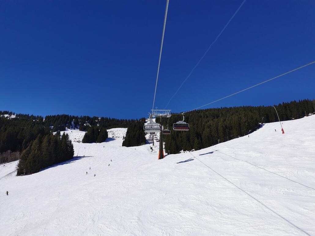 10. Und dann noch die Sonnseite. Der luftige 3er Sessellift fehlt etwas.