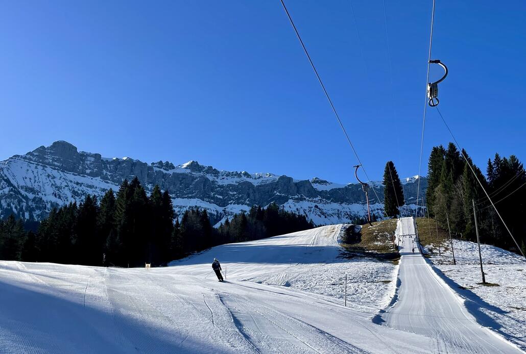 Beschneiung hat gut geleistet und der Schnee ist schön zusammengekratzt