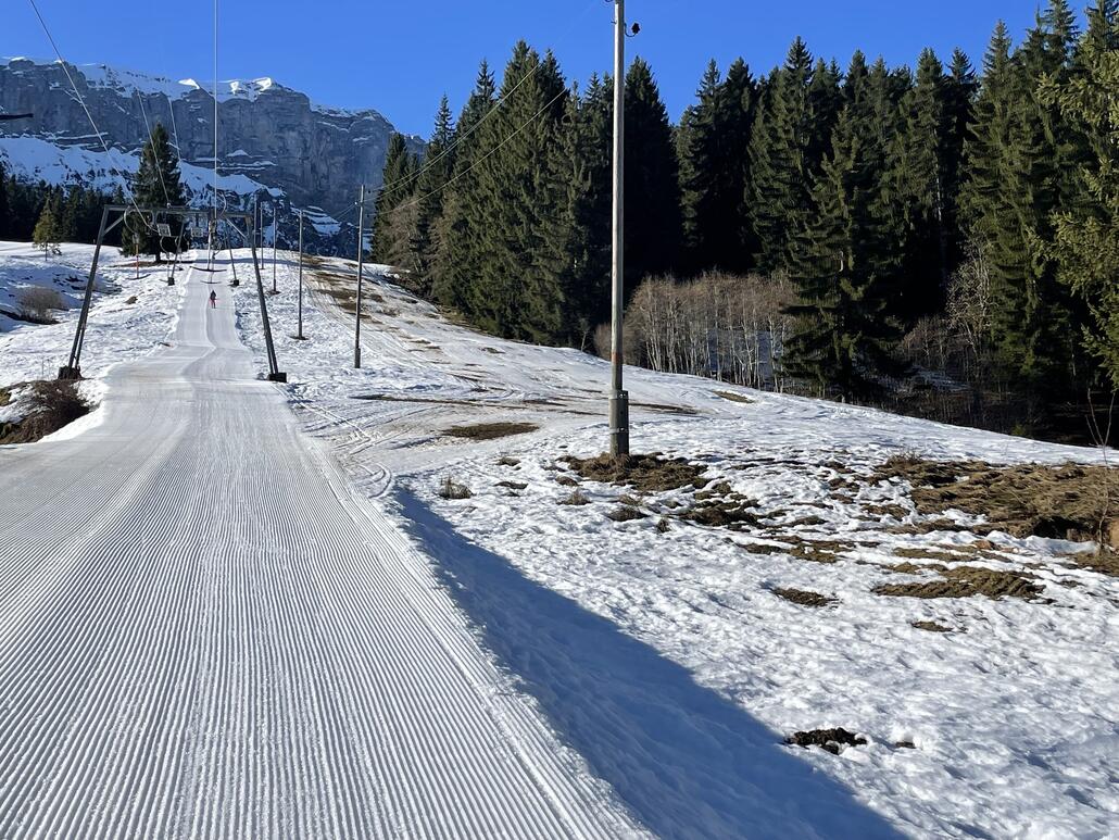 IMG_8596.jpeg (1.34 MiB) 330 mal betrachtet Hier die rote Pistenvariante, hats leider nicht überlebt.