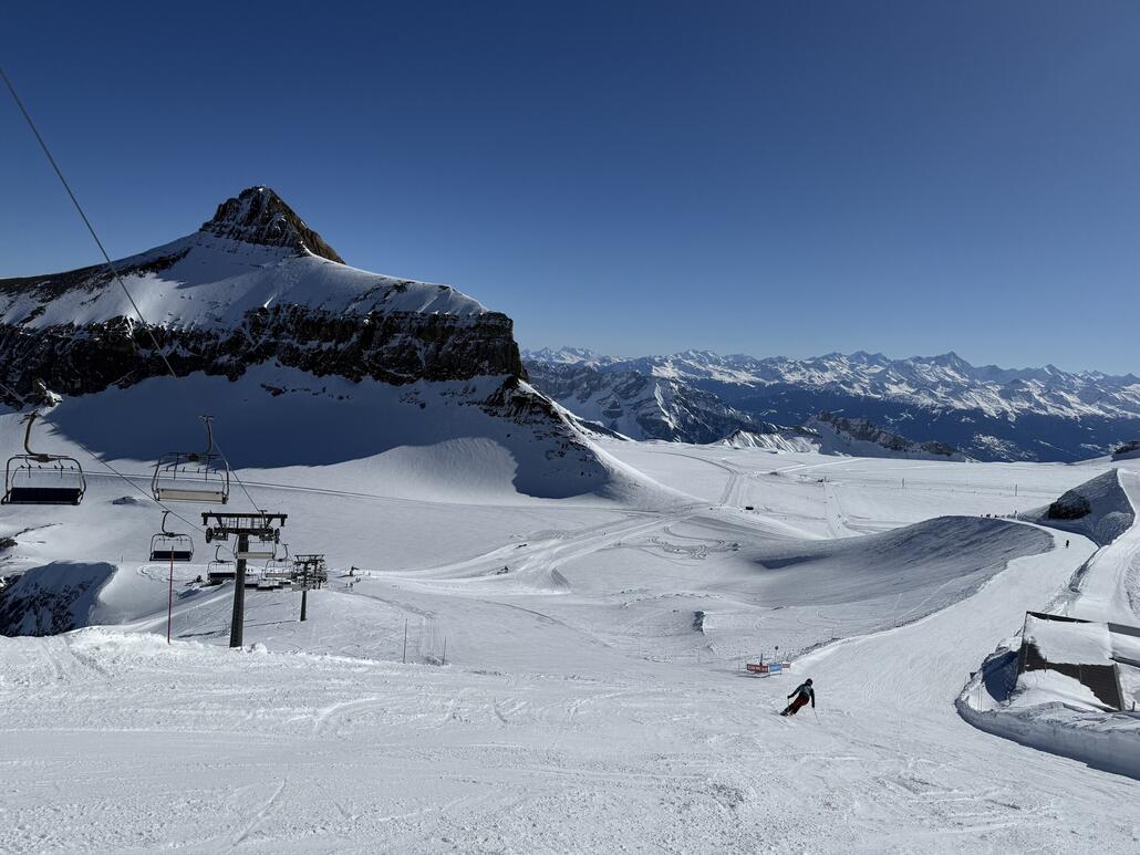 Jetzt fahren wir rechts zu den Gletscherschleppliften.