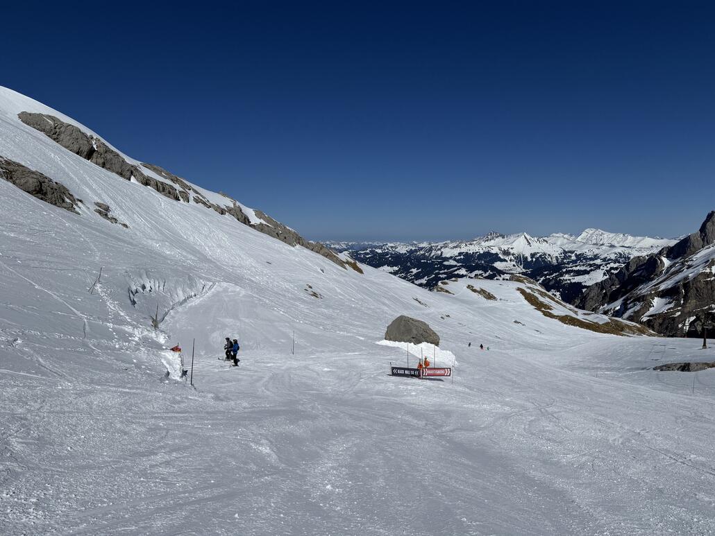 IMG_3029.jpeg (1.07 MiB) 693 mal betrachtet Jetzt fahren wir links zur Skitunnel.