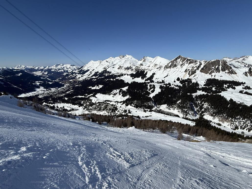 IMG_3036.jpeg (1.26 MiB) 693 mal betrachtet Auch wenn der obere Teil am steilsten ist, geht es nach einer kurve nicht viel weniger steil weiter. Cool!