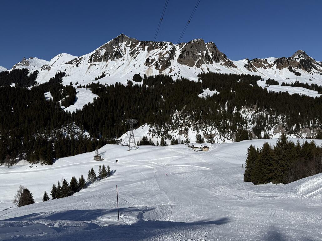 IMG_3039.jpeg (1.3 MiB) 693 mal betrachtet Langsam kommt der Schlusshang in Sicht. Hier kann man ziehen lassen, damit man den Ziehweg - mit ganz leichten Gegenanstieg - ohne anschieben schafft.