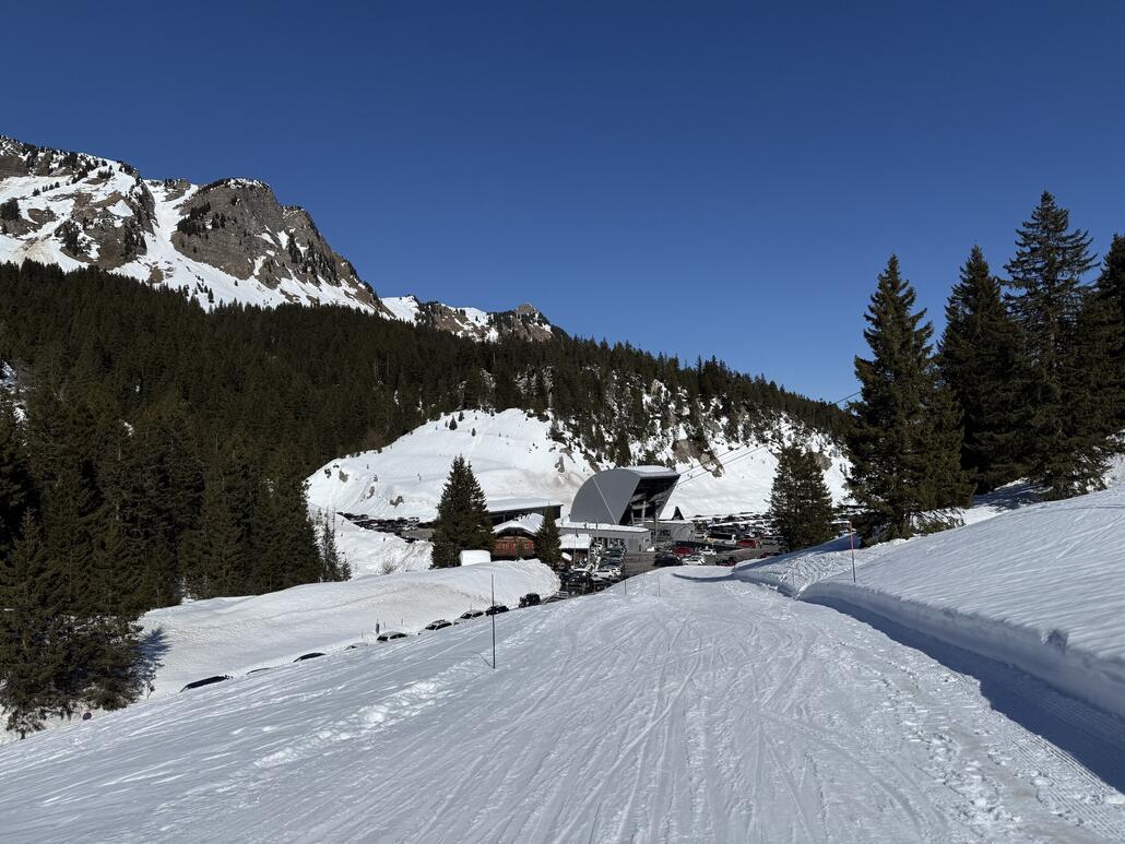 IMG_3043.jpeg (1.11 MiB) 693 mal betrachtet Wir erreichen den «Col du Pillon». Geschafft!