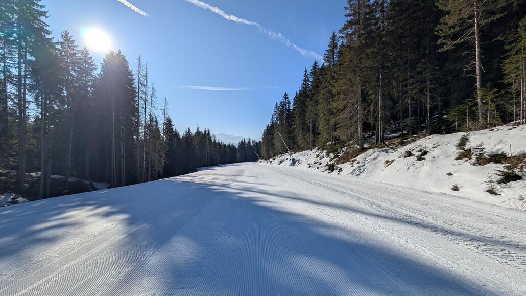 Bevor es rüber auf die andere Seite geht zuerst noch einmal die gemütliche Talabfahrt mitnehmen