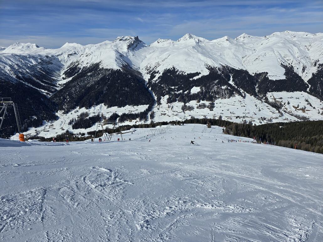 Die Piste am Juonli wie so oft ein Carving-Traum