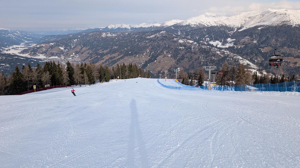 Und toller Start mit griffiger Piste an der modernen Mittelstation Sesselbahn