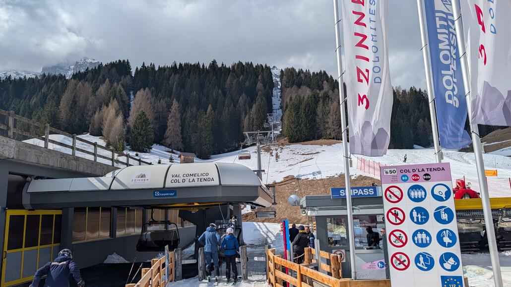 Angekommen am äußeren isolierten Lift, auch hier steht im Pistenplan ein verbindungsprojekt eingetragen