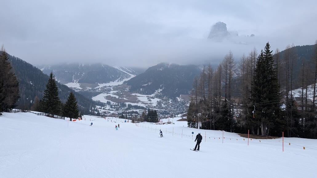 Via Biok geht's am einfachsten zur Boe Gondel. Das müsste in Summe schneller sein wie der direkte Weg über die langsame 2er Sesselbahn, und macht mehr Höhenmeter