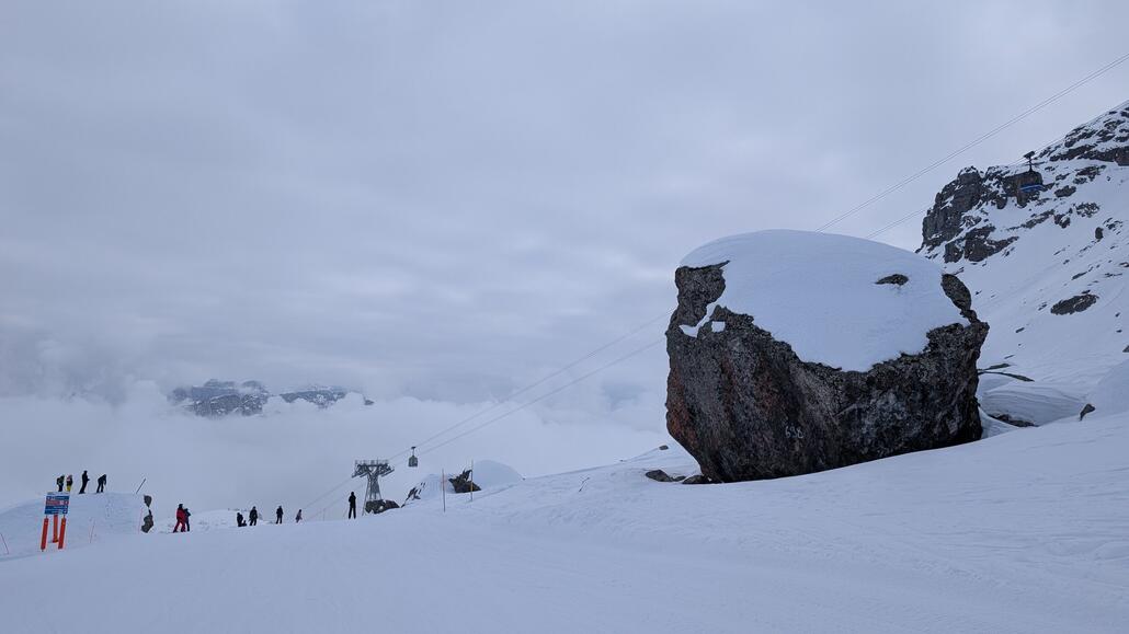 Piste zur Mittelstation DMC um weiter zur Marmolada zu kommen. Wollen die die DMC wirklich ersatzlos streichen? Das wäre doch Schade um die schönen Pisten hier, wenn man nur noch das Funifor hat!
