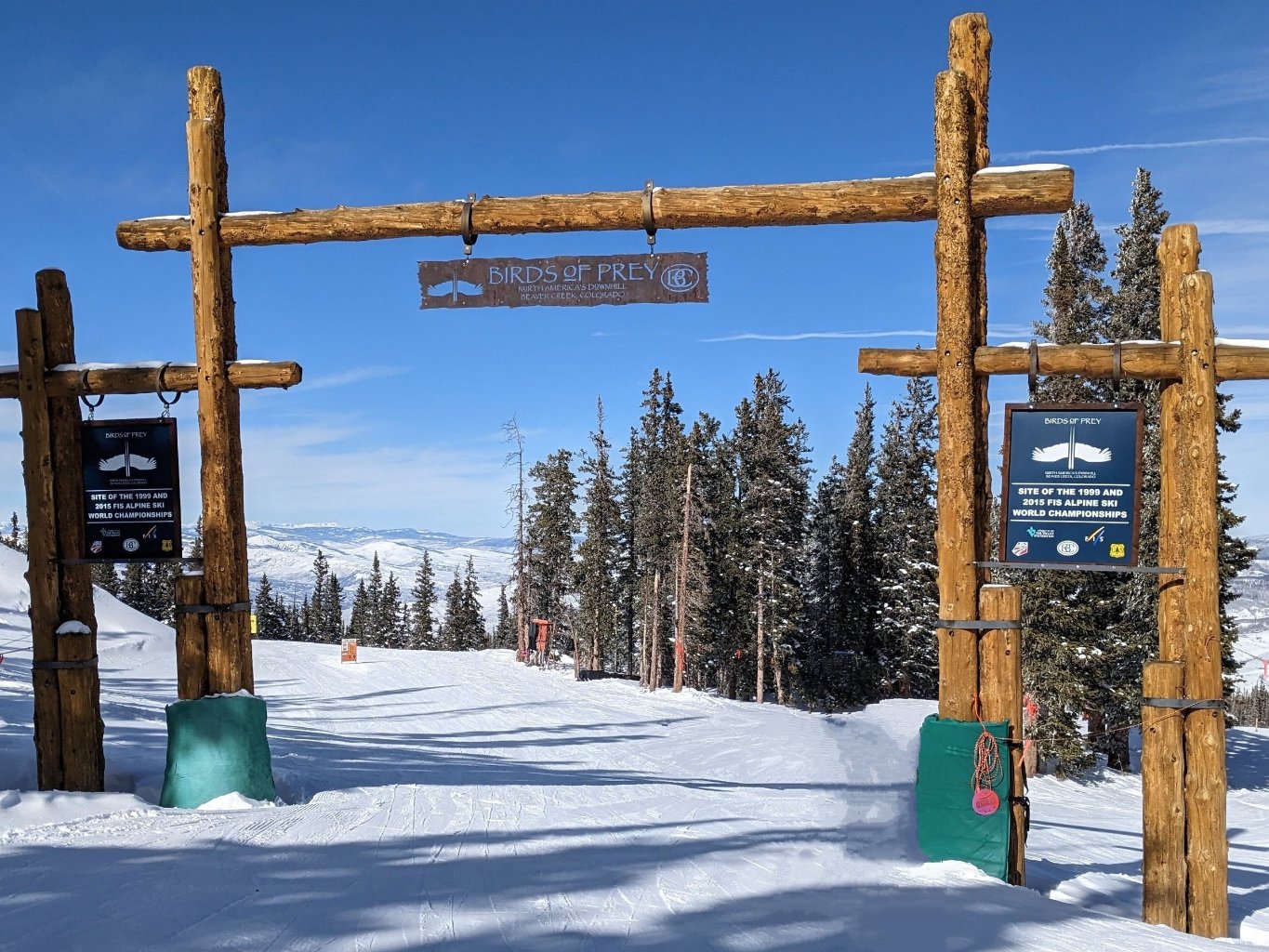 Start zur auf der von Bernhard Russi konzipierten und gebauten Raubvogel-Piste