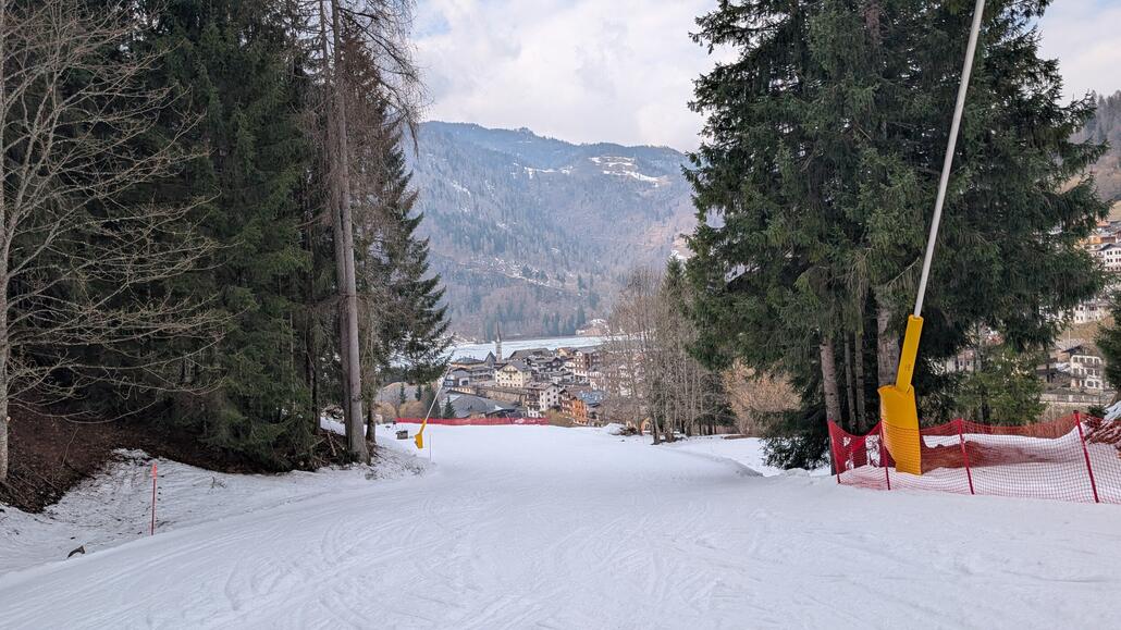 Und nun der Vollständigkeit halber auch noch die Talabfahrt, die wirklich schon sehr sehr weich ist, man merkt die warmen Temperaturen